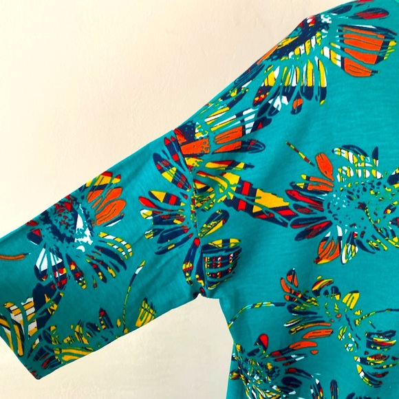 LuLaRoe “IRMA” HIGH-LOW TUNIC OVERSIZED TOP SIZE SMALL 🌟NWT🌟 - Picture 4 of 11